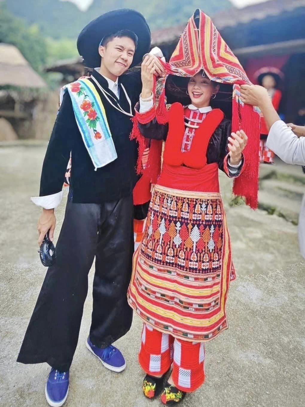 Nhà sản xuất Đi giữa trời rực rỡ tung ảnh hậu trường cảnh đám cưới ai cũng mong chờ của Chải và Pu, trong đó hai diễn viên trông cực kỳ đáng yêu.