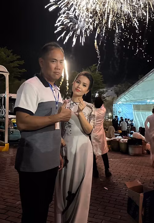 Cẩm Ly từng chia sẻ, nhạc sĩ Minh Vy rất tin tưởng, yêu thương cô nên chẳng bao giờ có chuyện ghen tuông. Ngoài ra, Cẩm Ly bày tỏ, cô tuyệt đối tin tưởng chồng. Ảnh: FB Cẩm Ly.