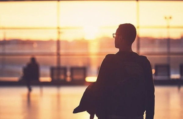 Con bai nao, me bo di, bo va me ke mot tay nuoi nang