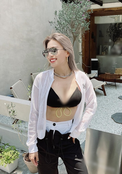 Triệu Bội Nhi sở hữu làn da trắng ngần, thân hình gợi cảm cùng gương mặt xinh đẹp.