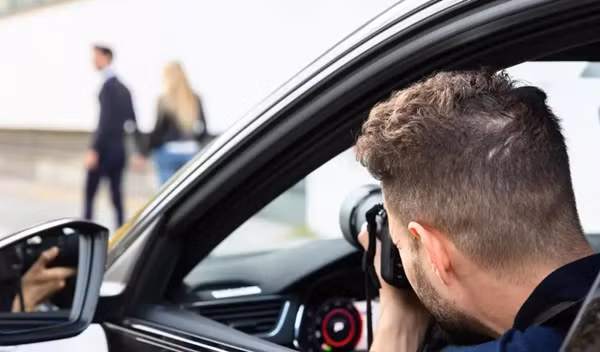 Nghi chong ngoai tinh, vo thue tham tu theo doi nhung hoi han