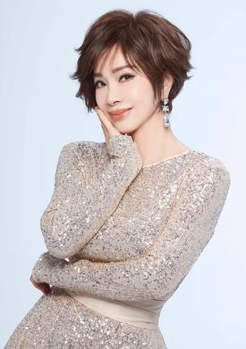 Ở tuổi 68, nữ diễn viên vẫn giữ được thân hình thon gọn cùng làn da căng bóng.