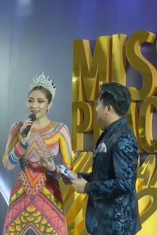 Năm 2022, hình ảnh Đặng Thu Thảo đội vương miện tham dự chung kết Miss Peace Vietnam gây xôn xao. Phía Đặng Thùy Trang - chị gái Thu Thảo cho biết mâu thuẫn trong quá khứ giữa em gái và ban tổ chức Hoa hậu Đại dương đã được hòa giải. Ảnh: Vietnamnet.