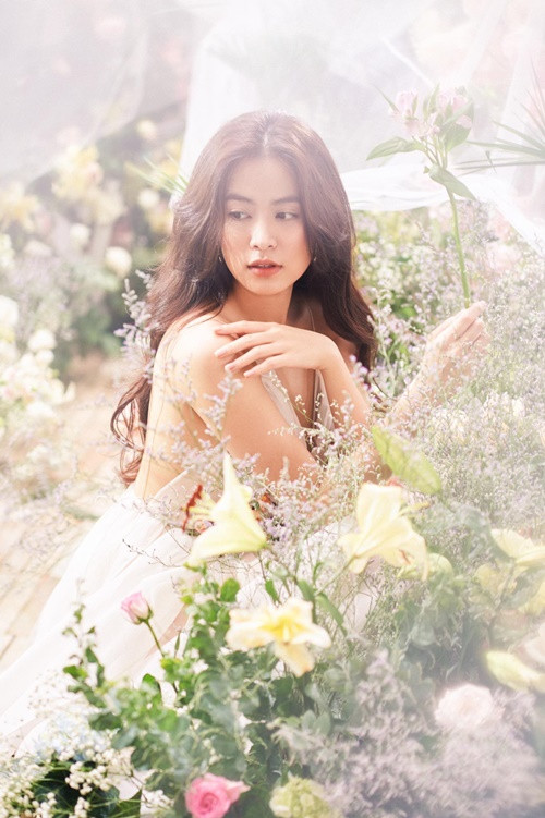 Hoàng Thùy Linh từ bỏ ca hát, đóng phim vì Quân. Biết bạn trai lăng nhăng, cô vẫn cho qua bởi chính cô tự thấy bản thân mình không có quyền chọn lựa. Ảnh: FB Hoàng Thùy Linh.