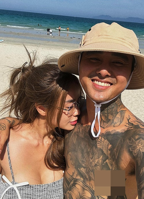 Đạt G khoe ảnh bên vợ cũ Hoài Lâm trong chuyến đi biển mới đây. Ảnh: FB Đạt G.