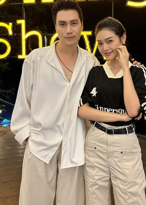 Việt Anh và Cù Thị Trà đóng cặp trong phim Những nẻo đường gần xa. Gần đây, trước nghi vấn phim giả tình thật, Việt Anh và Cù Thị Trà đều phủ nhận. Ảnh: FB Cù Thị Trà.