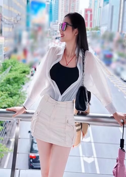 Ngoài đời, phong cách thời trang của tân Hoa hậu Quế Anh nữ tính, thanh lịch. Ảnh: Znews.