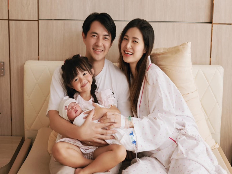 Đông Nhi sinh con gái thứ hai, diện mạo bé đáng yêu vô cùng Dong Nhi sinh con gai thu hai, dien mao be dang yeu vo cung