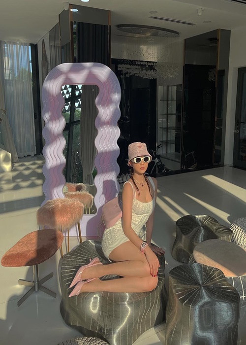 Căn biệt thự của Ngọc Trinh có giá 2 triệu USD, rộng 800m. Đây là món quà của tình cũ đại gia dành tặng chân dài gốc Trà Vinh. Ảnh: FB Ngọc Trinh.