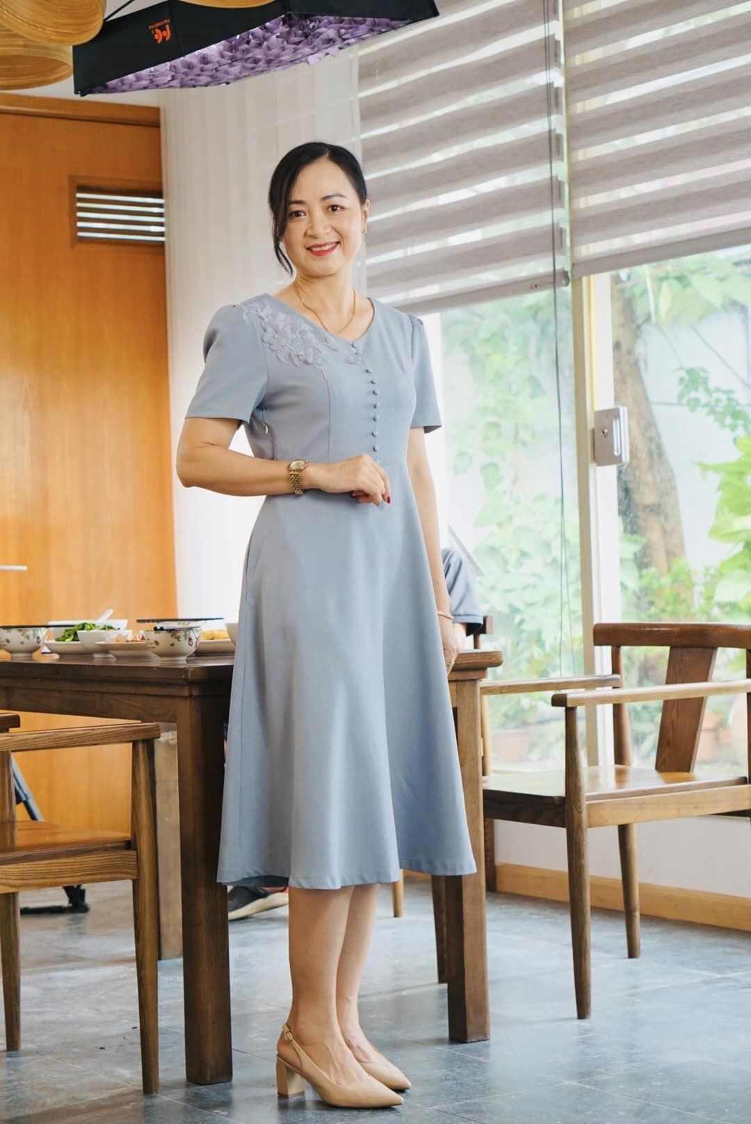 Ngoài ra, Linh Huệ còn ghi dấu ấn ở lĩnh vực phim truyền hình với vai diễn đầu đời nổi tiếng Hậu trong bộ phim dài tập "Gió qua miền tối sáng" năm 1998. Sau đó, chị còn tham gia nhiều bộ phim khác như: "Chủ tịch tỉnh", "Làm mẹ", "Bánh đúc có xương", "Hương vị tình thân", "Đừng bắt em phải quên", "Cô gái nhà người ta", "Thông gia ngõ hẹp", "Đấu trí", "Nơi giấc mơ tìm về"...