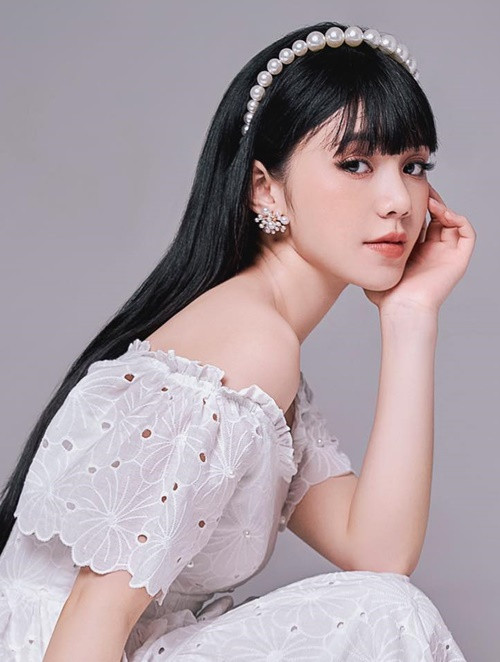 “Nếu nói Quỳnh cặp đại gia, thì có lẽ giờ này Quỳnh đã có nhà lầu, xe hơi. Quỳnh không muốn dựa vào bất kỳ ai, muốn mình phải độc lập, tự chủ về kinh tế”, Quỳnh Kool chia sẻ.