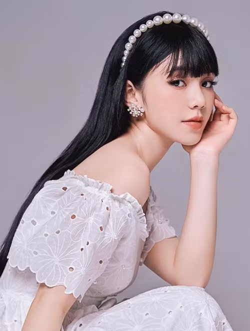 “Nếu nói Quỳnh cặp đại gia, thì có lẽ giờ này Quỳnh đã có nhà lầu, xe hơi. Quỳnh không muốn dựa vào bất kỳ ai, muốn mình phải độc lập, tự chủ về kinh tế”, Quỳnh Kool chia sẻ.