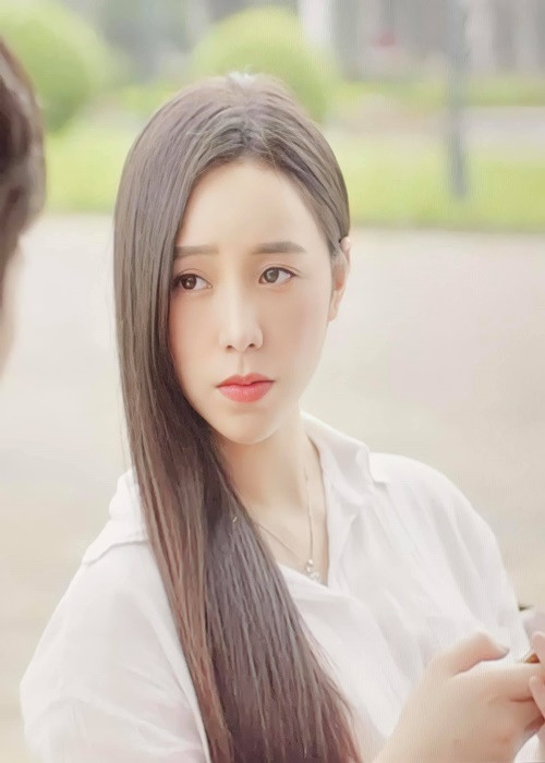 Quỳnh Kool đóng vai con nhà giàu trong các phim như Hãy nói lời yêu, Hướng dương ngược nắng.