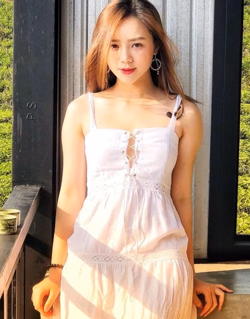 “Tôi nhớ có hôm trưa nắng chang chang chụp hình mấy tiếng đồng hồ ở bãi giữa sông Hồng mà chỉ được vài trăm nghìn đồng. Những công việc đi quay lẻ tẻ thù lao ít ỏi tôi cũng nhận”, Quỳnh Kool nói.