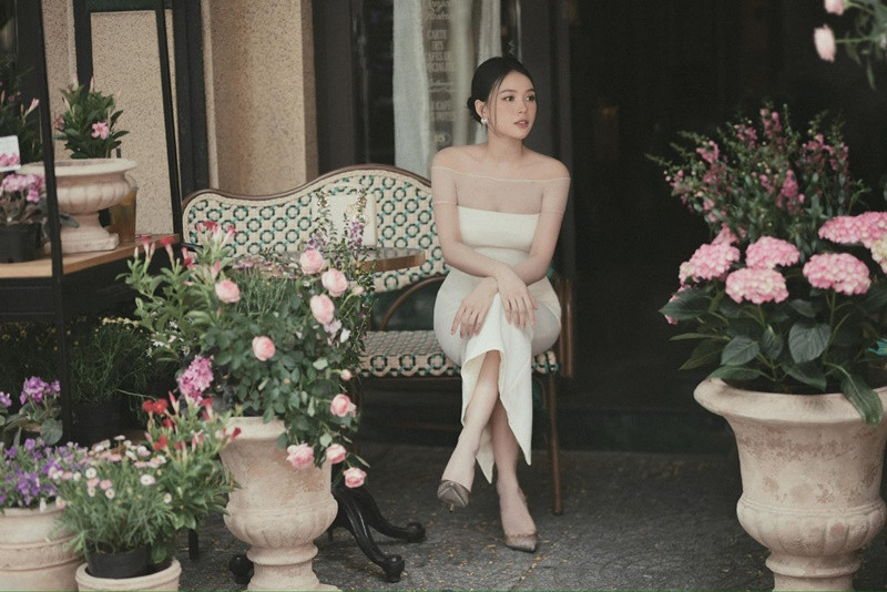 Sinh đôi, Sam vẫn giữ được vóc dáng thon gọn, quyến rũ.