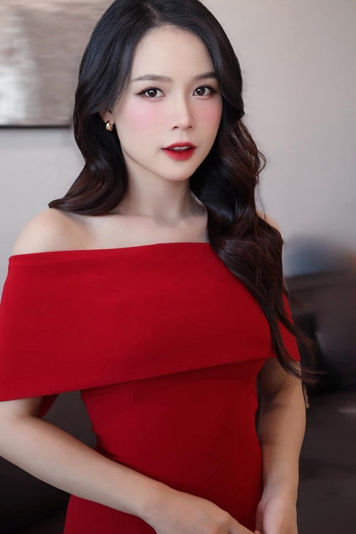 Cô nàng có khối tài sản "khủng" nhờ kinh doanh, hoạt động nghệ thuật.