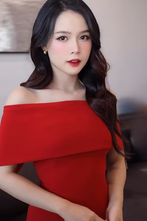 Cô nàng có khối tài sản "khủng" nhờ kinh doanh, hoạt động nghệ thuật.