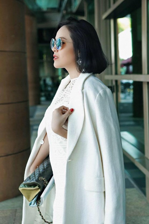 Phương Lê còn tuyên bố trả vương miện. “Kể từ ngày hôm nay Phương Lê nhận thấy mình không phù hợp với danh hiệu hoa hậu nên cho phép Phương Lê làm một người phụ nữ bình thường không danh hiệu. Phương Lê sẽ liên lạc ban tổ chức cuộc thi gửi trả lại vương miện”, cô nói. Ảnh: FB Phương Lê.