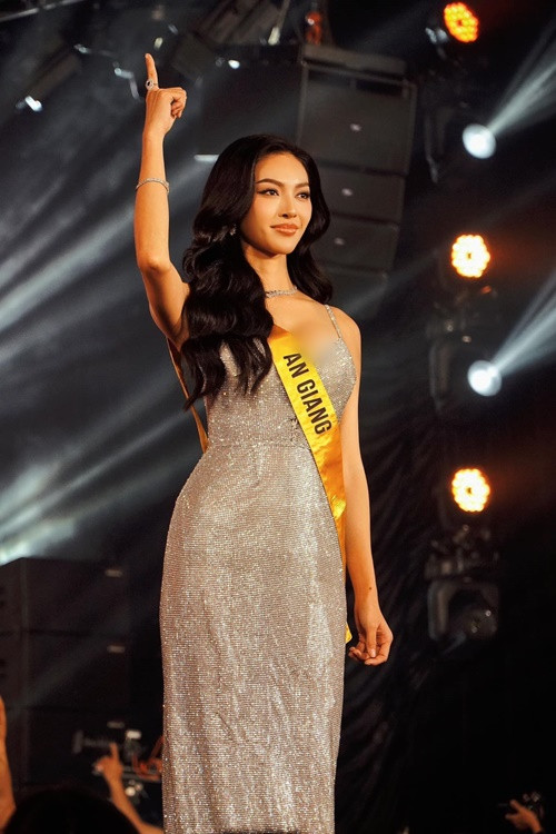 Trước khi viết ẩn ý, Thiên Hương tỏ ra rất bức xúc trước loạt tin đồn thất thiệt liên quan đến việc cô thi nhan sắc.