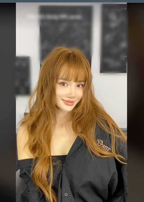 Diễn viên Nhã Phương chia sẻ trên Tổ Quốc về việc giảm cân: "Đối với Nhã Phương thì khán giả là nguồn sống nên sẽ không bao giờ quên họ. Mình phải biết cách cân bằng cả công việc lẫn gia đình để có những vai diễn, để quay trở lại với công việc. Vậy nên không thể nào có một cô diễn viên mập mạp, ù lì được. Giảm cân cũng là một cách tôn trọng khán giả, những người luôn yêu thương mình". Ảnh: TikTok Nhã Phương.