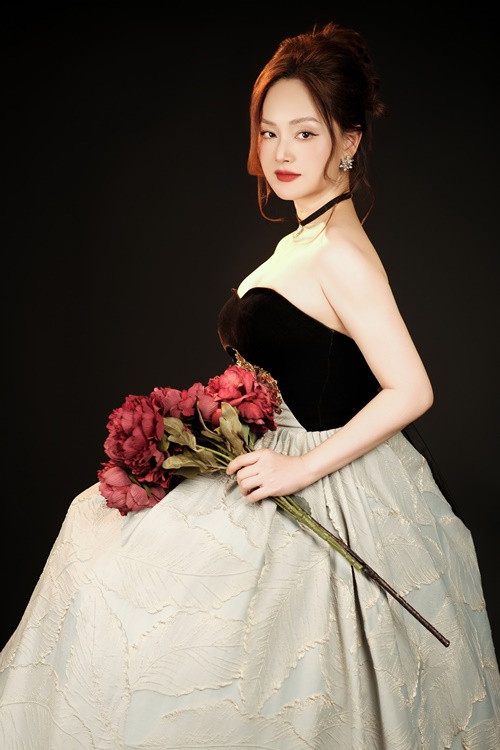 Lan Phương bắt đầu trở lại công việc sau một tháng ở cữ. Cô chưa nhận phim mà chỉ nhận một số dự án quảng cáo, đi sự kiện nên vẫn có thể dành nhiều thời gian cho con.