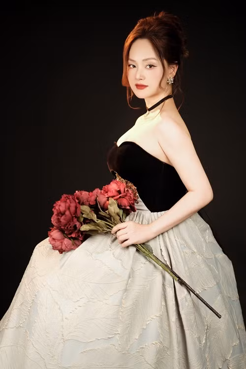 Lan Phương bắt đầu trở lại công việc sau một tháng ở cữ. Cô chưa nhận phim mà chỉ nhận một số dự án quảng cáo, đi sự kiện nên vẫn có thể dành nhiều thời gian cho con.