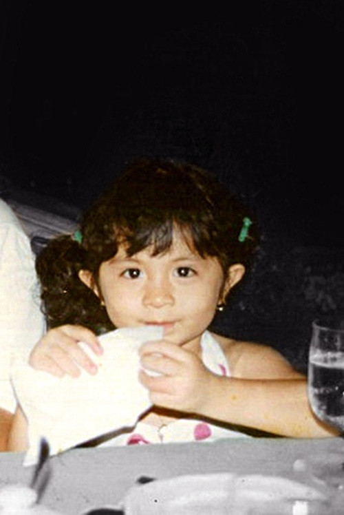 Người hâm mộ cho rằng ngày bé, Gil Lê giống Cadie Mộc Trà - con gái lai Tây của Elly Trần. Ảnh: Đẹp.