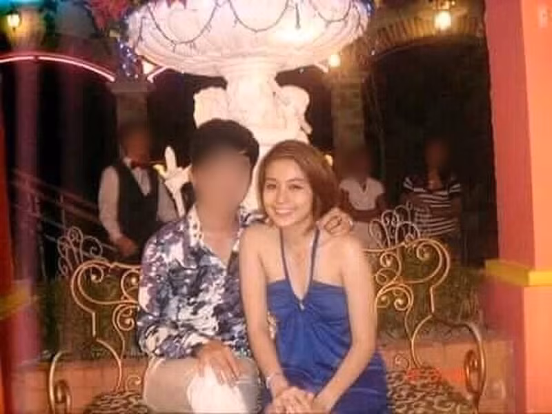 Gil Lê khoe vẻ gợi cảm với váy xẻ ngực sâu cách đây nhiều năm. Ảnh: Dân Việt.