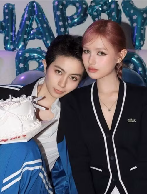 Mới đây, Gil Lê và Xoài Non lộ ảnh thân mật bên nhau. Hiện tại, người trong cuộc vẫn giữ im lặng trước mọi đồn đoán. Ảnh: Saostar.