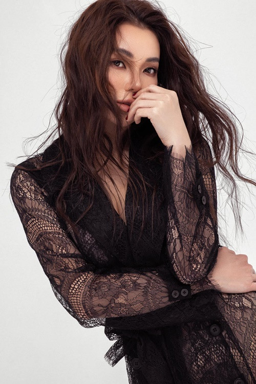 Tháng 4/2023, theo Znews, Tòa án Nhân dân quận 3 (TP.HCM) đã thụ lý đơn khởi kiện của ông Nguyễn Quang Tấn kiện người mẫu Trà Ngọc Hằng đòi 2,5 tỷ về tranh chấp hợp đồng vay tiền. Ảnh: FB Trà Ngọc Hằng.