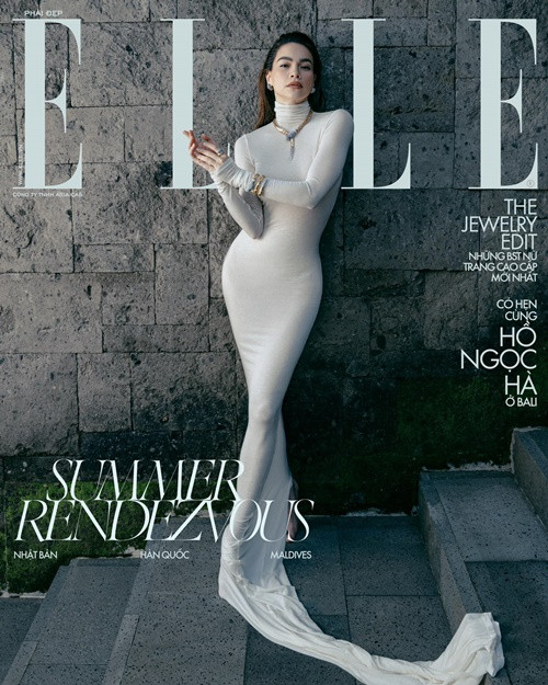 Sau khi sinh nở, cô vẫn giữ được phong độ sắc vóc.