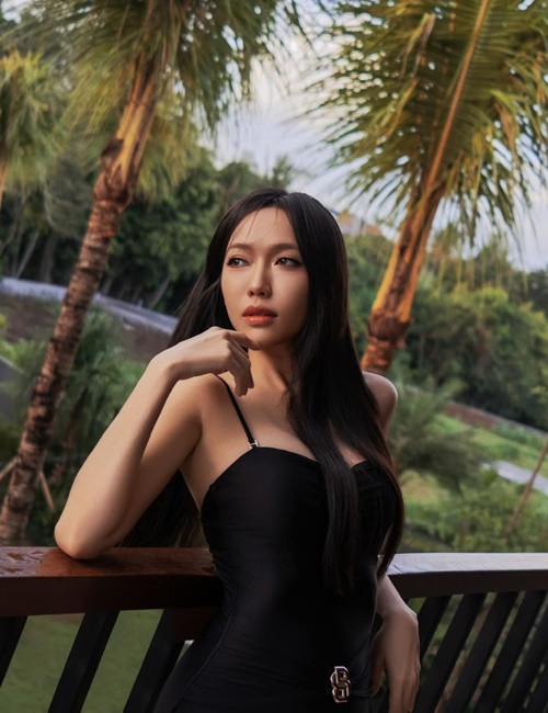 Diệu Nhi sở hữu body thon gọn, ít mỡ thừa. Sau khi kết hôn với Anh Tú, cô chăm mặc hở bạo hơn trước đây. Ảnh: FB Diệu Nhi.