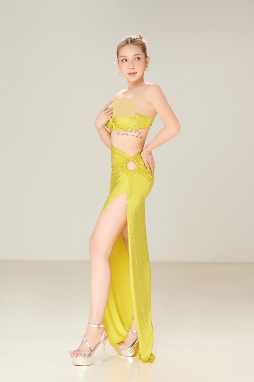 Nữ diễn viên hài chia sẻ trên Znews, dù có bận rộn đến mức nào, cô cũng chăm làm đẹp. "Đối với tôi, làm bản thân xinh đẹp mang lại nhiều lợi thế, đồng thời trở nên tự tin hơn. Đây là cách tôn trọng chính mình cũng như người đối diện", cô nói. Ảnh: FB Khả Như.