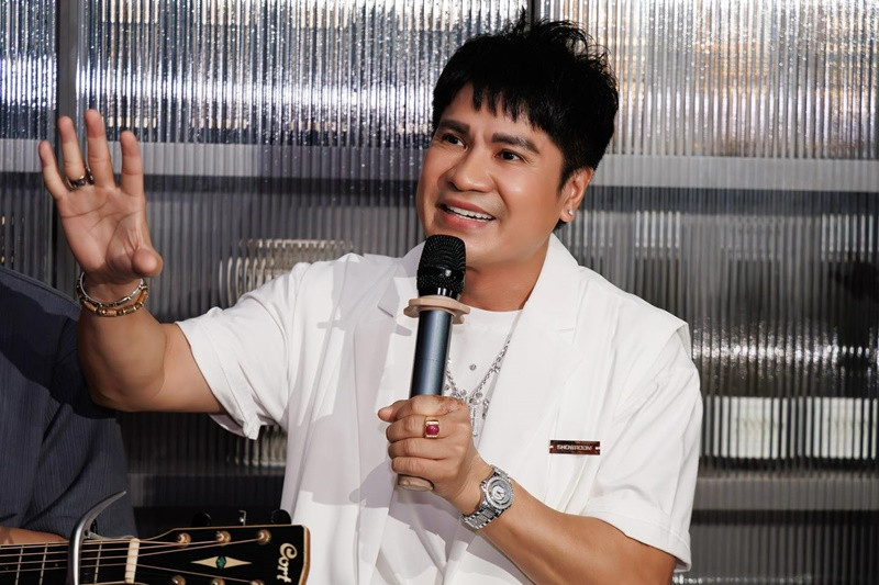 Trong cuộc phỏng vấn với Arttimes, Lương Gia Huy cho biết, anh phải cố gắng để xoay xở đóng tiền lãi cho ngân hàng, lo “cày” không quản ngại show lớn hay show nhỏ và kinh doanh thêm để bù vào số tiền bị lừa mất. Ảnh: FB Lương Gia Huy.