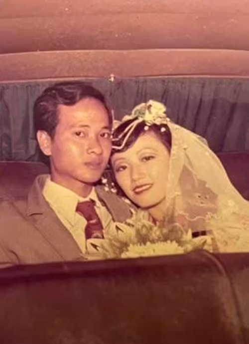 Bố Midu dùng xe hơi rước dâu. Ảnh: Công Lý.