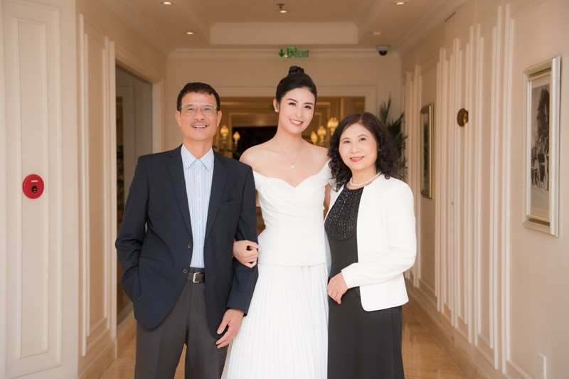 Ngọc Hân chia sẻ, cô may mắn khi được làm con của bố mẹ cô. Ảnh: Vietnamnet.