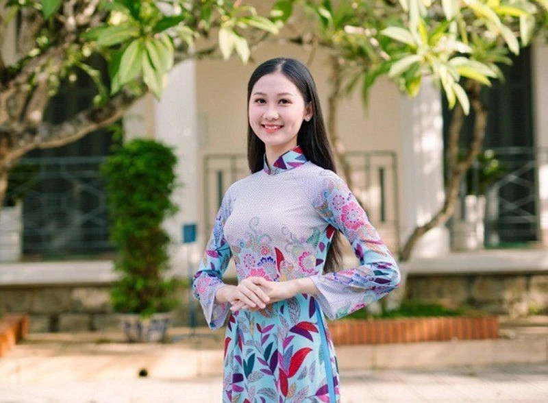 “Gia thế không phải là yếu tố quan trọng, cốt lõi là sự giáo dục. Từ nhỏ đến lớn, tôi nhận được tình yêu thương của người thân trong gia đình để hình thành tính cách hiện tại”, Quế Anh cho biết. Ảnh: Pháp Luật TP HCM.