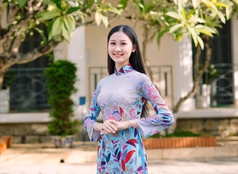 “Gia thế không phải là yếu tố quan trọng, cốt lõi là sự giáo dục. Từ nhỏ đến lớn, tôi nhận được tình yêu thương của người thân trong gia đình để hình thành tính cách hiện tại”, Quế Anh cho biết. Ảnh: Pháp Luật TP HCM.