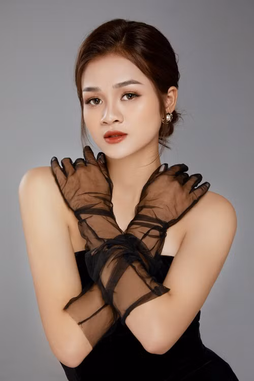 Theo Vietnamnet, Á hậu 2 Miss Grand Vietnam 2024 Vũ Thị Thu Hiền sinh ra trong một gia đình làm nông. Cô được định hướng theo đuổi chuyên ngành về thể thao để dễ dàng trang trải học phí. Ảnh: FB Thu Hiền.