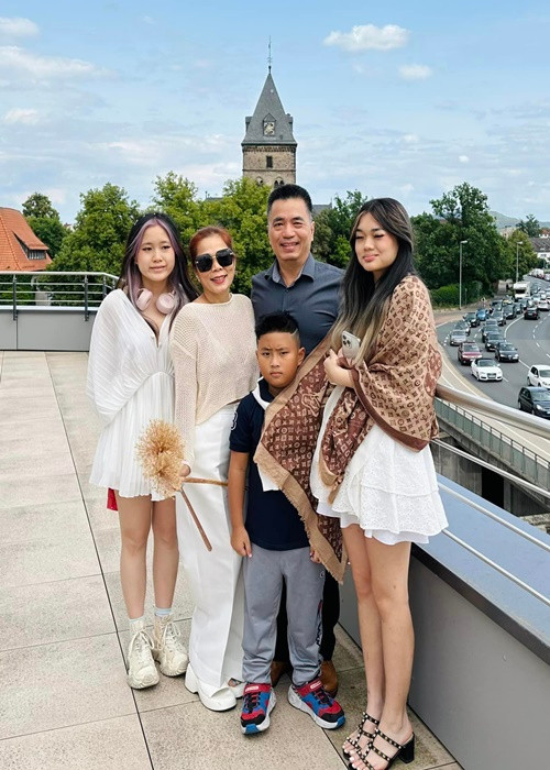 Vợ chồng Mỹ Lệ có ba con chung: Misa (sinh năm 2005), Misu (sinh năm 2006) và Jonathan (sinh năm 2016).