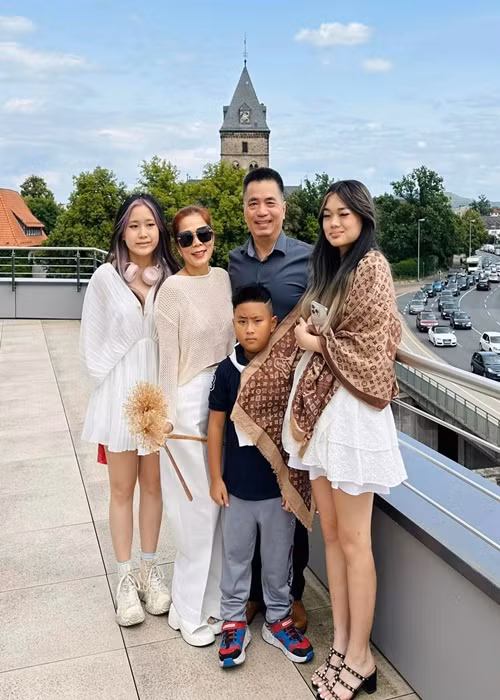 Vợ chồng Mỹ Lệ có ba con chung: Misa (sinh năm 2005), Misu (sinh năm 2006) và Jonathan (sinh năm 2016).