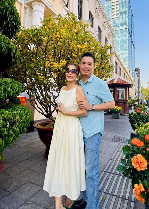 Mỹ Lệ chia sẻ trong cuộc phỏng vấn với Vietnamnet, vợ chồng cô đi lên từ hai bàn tay trắng.