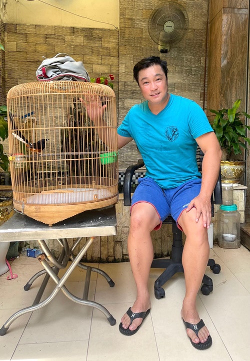 Nam diễn viên chia sẻ trên Znews, anh có niềm vui nuôi chim cá, giống ba Lý Huỳnh. Ảnh: FB Lý Hùng.