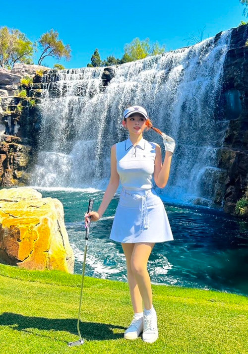 Sau khi tái xuất trong show Chị đẹp đạp gió rẽ sóng 2023, Huyền Baby được nhiều khán giả chú ý hơn. Ảnh: FB Huyền Baby.