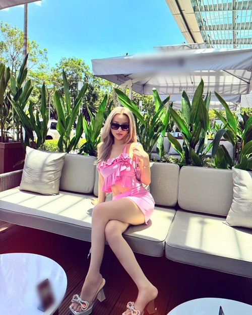 Nhan sắc của Huyền Baby được khen xinh như "búp bê sống" ngay cả khi cô lấy chồng, sinh con. Ảnh: FB Huyền Baby.