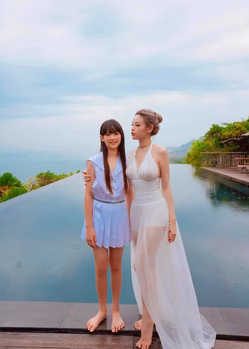 Nhan sắc lẫn gu thời trang của Huyền Baby chuẩn "10 điểm không có nhưng". Ảnh: FB Huyền Baby.