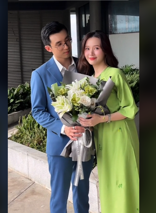 Midu tích cực khoe chồng sau khi kết hôn.