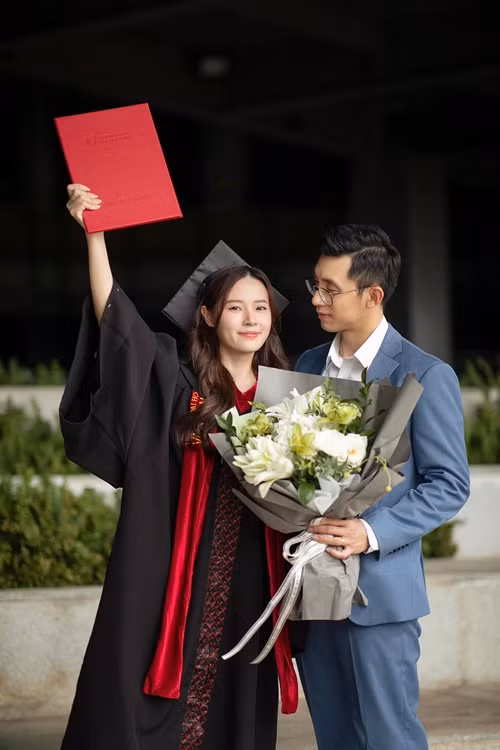 Vẫn là ánh mắt của chồng Midu dành cho vợ khiến nhiều người phải ghen tỵ.