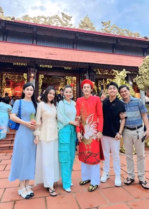 Nhà thờ Tổ nghiệp của Hoài Linh trị giá 100 tỷ. Ảnh: FB Hoài An.