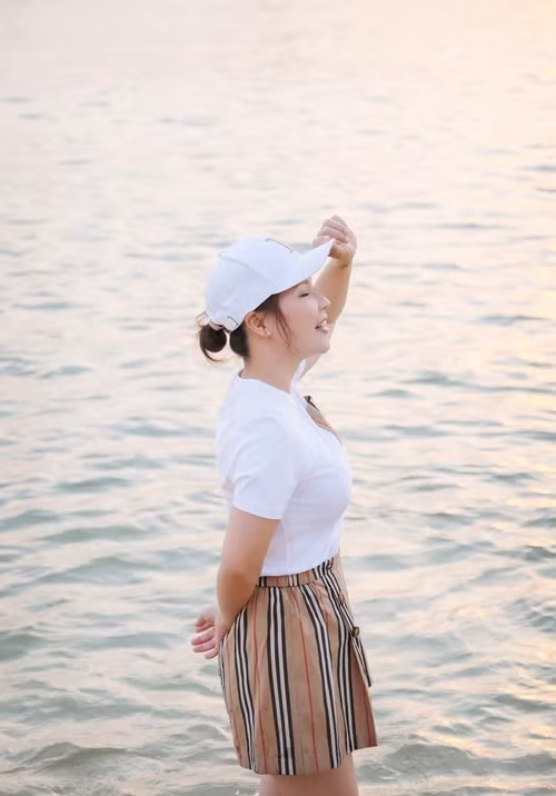 Quý Bình từng chia sẻ, Ngọc Tiền thuộc tuýp phụ nữ giản dị, mộc mạc ở đời thường, luôn chu đáo, quan tâm đến gia đình. Ảnh: FB Ngọc Tiền.